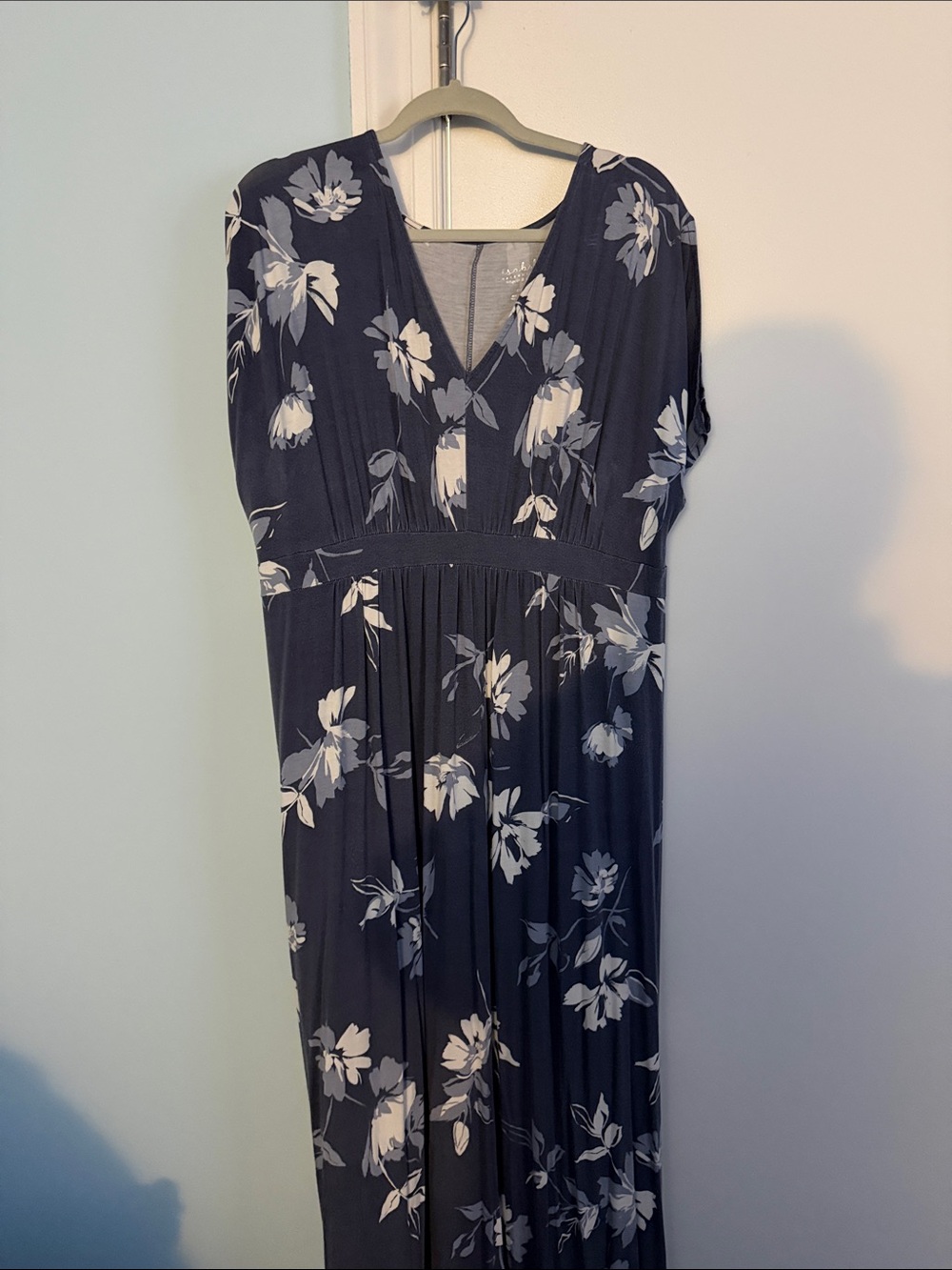 Isabel Maternity by Ingrid & Isabel Navy and White Floral V-Neck Maxi Dress
